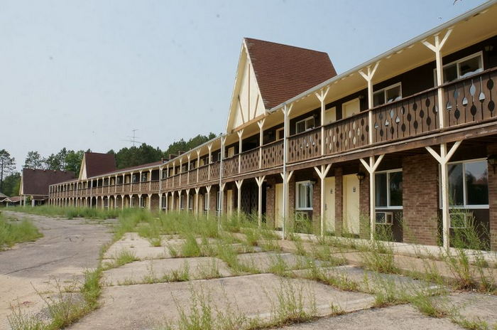 Castlewood Inn & Suites (Best Western Tony Londons, Tony Londons Roadhouse) - From Roadtripmemories On Flickr (newer photo)